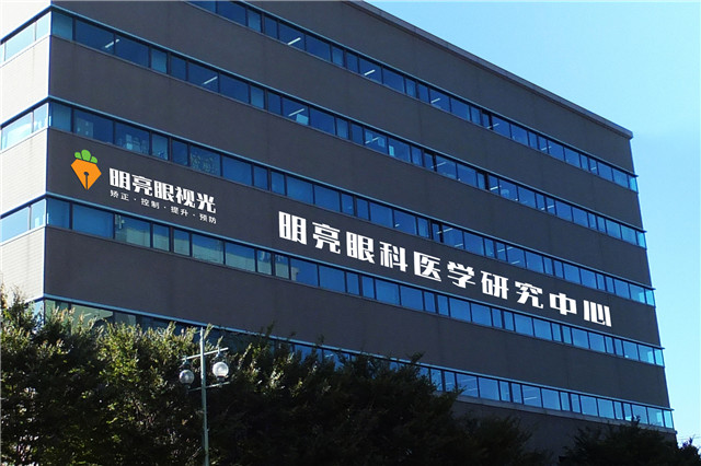 重金更换LOGO不满意?如何巧用AI挑选合适LOGO