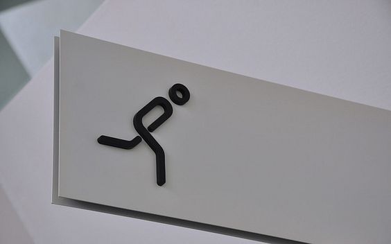 国外卫生间创意标识设计 国外创意卫生间导视设计欣赏