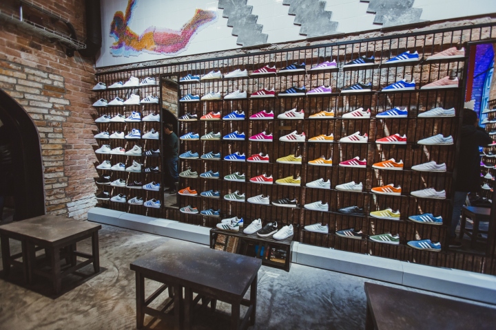 Adidas Originals莫斯科旗舰店室内设计