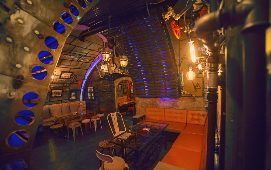 国外一家工业蒸汽风格的个性酒吧欣赏