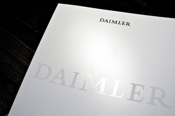 汽车品牌Daimler(戴姆勒)年报画册欣赏 100+企业年报画册设计欣赏,创新的企业画册设计案例